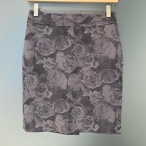 Ann Taylor Gray Floral Print Pencil Skirt, Size 00 Petite (TTS), Like New.